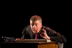 Clément Brun One Man Show Humoriste comique stand up je t’aime d'humour Retenez bien ma tête, demain, je serai célèbre ! Retenez bien ma tête, 2main, je serai chômeur ! Théâtre clement brun humoriste antibois humoriste cannois humoriste niçois