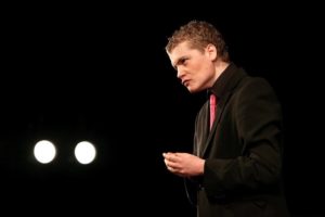 Clément Brun One Man Show Humoriste comique stand up je t’aime d'humour Retenez bien ma tête, demain, je serai célèbre ! Retenez bien ma tête, 2main, je serai chômeur ! Théâtre clement brunhumoriste antibois humoriste cannois humoriste niçois