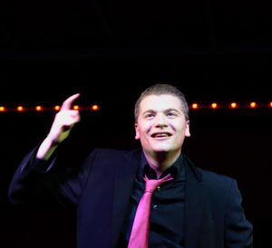 Clément Brun One Man Show Humoriste comique stand up je t’aime d'humour Retenez bien ma tête, demain, je serai célèbre ! Retenez bien ma tête, 2main, je serai chômeur ! Théâtre clement brun humoriste antibois humoriste cannois humoriste niçois