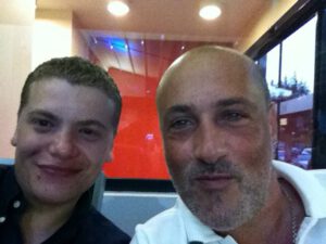 Roméo Sarfati La Vérité si je mens ! Une famille formidable tf1 acteur comédien Clément Brun Acteur Humoriste Comédien