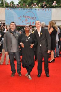 Festival Les Hérault du Cinéma du cap d’Agde montée des marches avec Firmine Richard actrice Philippe Locquet Clément Brun acteur pour le film Je vous aime très beaucoup