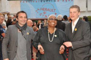 Festival Les Hérault du Cinéma du cap d’Agde montée des marches avec Firmine Richard actrice Philippe Locquet Clément Brun acteur pour le film Je vous aime très beaucoup