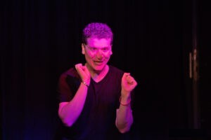 One man show explose clément brun one man show humoriste comique stand up standupper sketch sketches Mandelieu cannes Antibes Biot Villeneuve Loubet cagnes sur mer nice ville franche sur mer monaco var marseille toulon humoriste cannois humoriste antibois humoriste cagnois humoriste niçois humoriste monégasque humoriste varois humoriste du sud humoriste toulonnais humoriste marseillais comédien humoriste cannoise humoriste antiboise humoriste cagnoise humoriste niçoise humoriste monégasque humoriste varoise humoriste du sud humoriste toulonnaise humoriste marseillaisse comédien festival de menton smile bobar T'choup Comedy Club festivals jury gagnant prix show micro Comedy club comédie paris avignon festival d’Avignon gala de l’humour cannois stand up comedy les humoristes de cannes les sérénissimes de monaco mc cannes comedy club nice comedy club var café-théâtre one woman show humour spectacle vivant scène fieald le meilleur one man show jamel comedy club théâtre comique rigolo drôle comedy comedy show sketch comedy sketch comedy club french humour meilleur spectacle français meilleur humorise français meilleur one man show français tournée booking marion malenfant succès avignon succès à paris complet metteur en scène metteuse en scène Molière collaboration artistique meilleur humoriste cannois meilleur humoriste antibois meilleur humoriste cagnois meilleur humoriste niçois meilleur humoriste monégasque