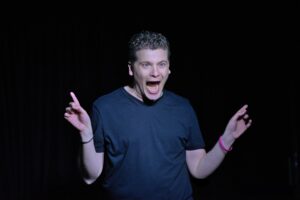 One man show explose clément brun one man show humoriste comique stand up standupper sketch sketches Mandelieu cannes Antibes Biot Villeneuve Loubet cagnes sur mer nice ville franche sur mer monaco var marseille toulon humoriste cannois humoriste antibois humoriste cagnois humoriste niçois humoriste monégasque humoriste varois humoriste du sud humoriste toulonnais humoriste marseillais comédien humoriste cannoise humoriste antiboise humoriste cagnoise humoriste niçoise humoriste monégasque humoriste varoise humoriste du sud humoriste toulonnaise humoriste marseillaisse comédien festival de menton smile bobar T'choup Comedy Club festivals jury gagnant prix show micro Comedy club comédie paris avignon festival d’Avignon gala de l’humour cannois stand up comedy les humoristes de cannes les sérénissimes de monaco mc cannes comedy club nice comedy club var café-théâtre one woman show humour spectacle vivant scène fieald le meilleur one man show jamel comedy club théâtre comique rigolo drôle comedy comedy show sketch comedy sketch comedy club french humour meilleur spectacle français meilleur humorise français meilleur one man show français tournée booking marion malenfant succès avignon succès à paris complet metteur en scène metteuse en scène Molière collaboration artistique meilleur humoriste cannois meilleur humoriste antibois meilleur humoriste cagnois meilleur humoriste niçois meilleur humoriste monégasque