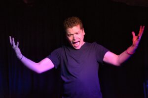 One man show explose clément brun one man show humoriste comique stand up standupper sketch sketches Mandelieu cannes Antibes Biot Villeneuve Loubet cagnes sur mer nice ville franche sur mer monaco var marseille toulon humoriste cannois humoriste antibois humoriste cagnois humoriste niçois humoriste monégasque humoriste varois humoriste du sud humoriste toulonnais humoriste marseillais comédien humoriste cannoise humoriste antiboise humoriste cagnoise humoriste niçoise humoriste monégasque humoriste varoise humoriste du sud humoriste toulonnaise humoriste marseillaisse comédien festival de menton smile bobar T'choup Comedy Club festivals jury gagnant prix show micro Comedy club comédie paris avignon festival d’Avignon gala de l’humour cannois stand up comedy les humoristes de cannes les sérénissimes de monaco mc cannes comedy club nice comedy club var café-théâtre one woman show humour spectacle vivant scène fieald le meilleur one man show jamel comedy club théâtre comique rigolo drôle comedy comedy show sketch comedy sketch comedy club french humour meilleur spectacle français meilleur humorise français meilleur one man show français tournée booking marion malenfant succès avignon succès à paris complet metteur en scène metteuse en scène Molière collaboration artistique meilleur humoriste cannois meilleur humoriste antibois meilleur humoriste cagnois meilleur humoriste niçois meilleur humoriste monégasque